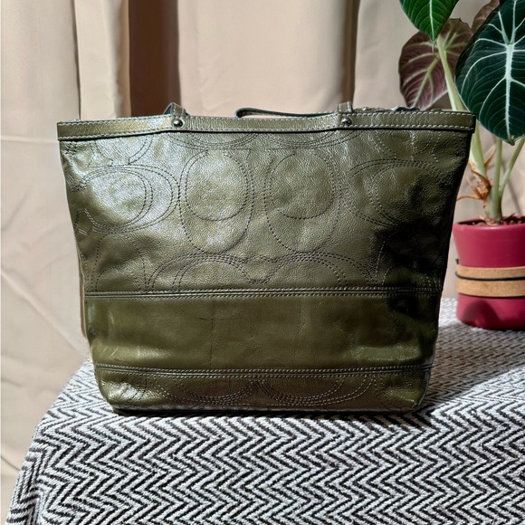 Coach East West Gallery Tote in Metallic Olive Patent Op Art - 2010 - GUC - Picture 3 of 16